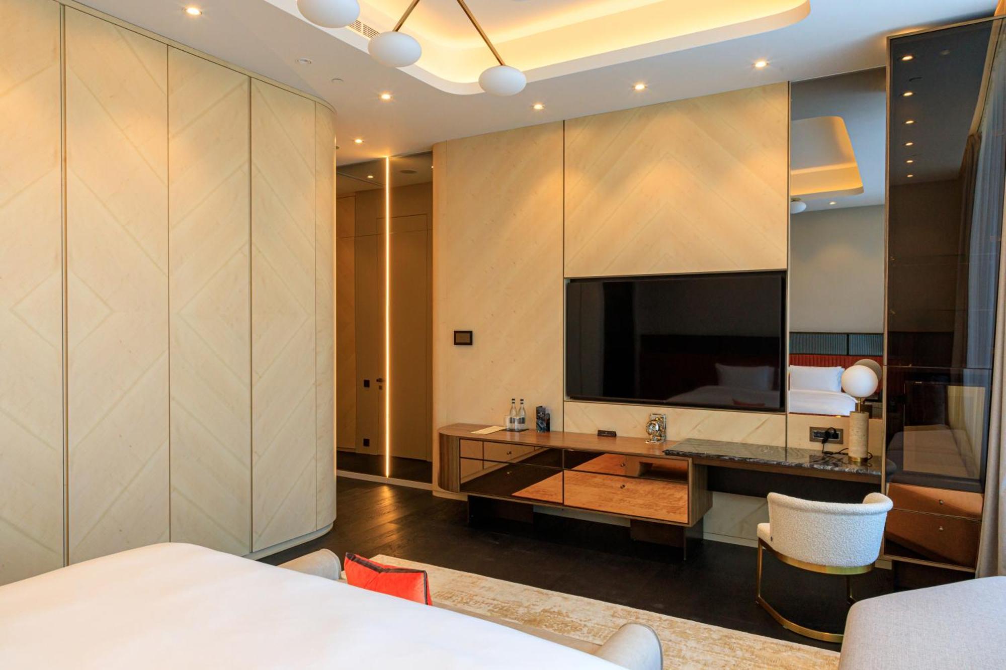 Seven Visions And Places, The Dvin Hotel