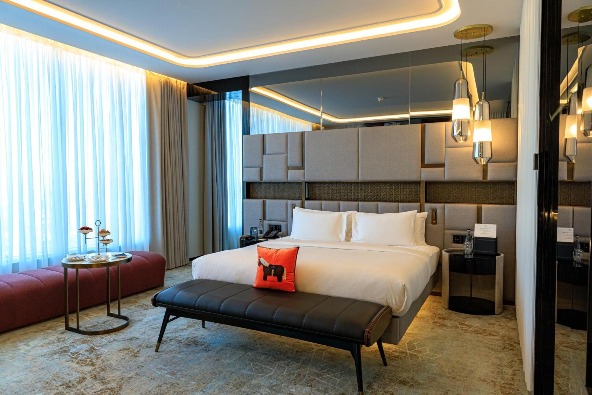 Seven Visions And Places, The Dvin Hotel Erévan