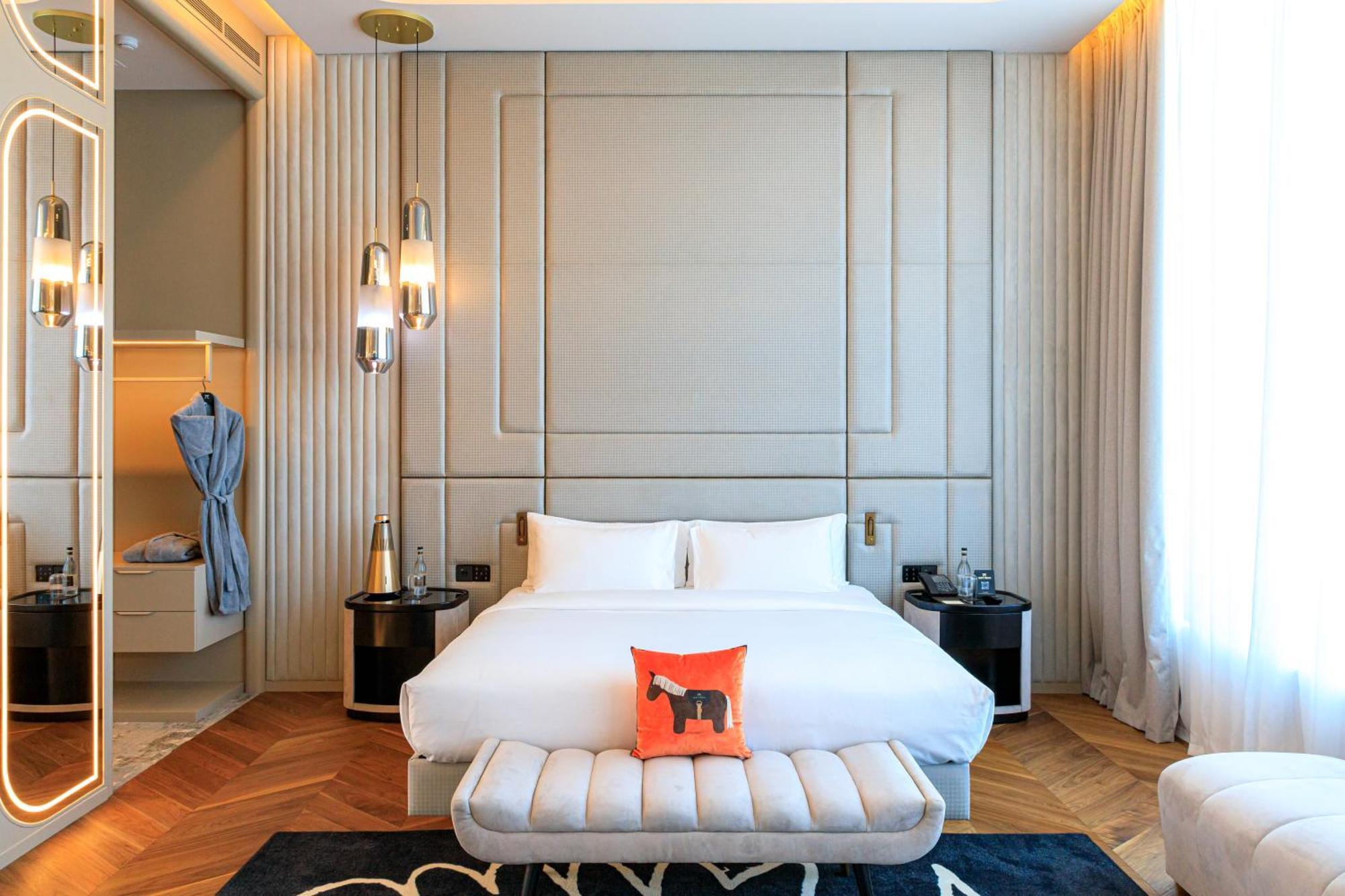 Seven Visions And Places, The Dvin Hotel